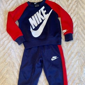 Nike toddlers sweat suit set